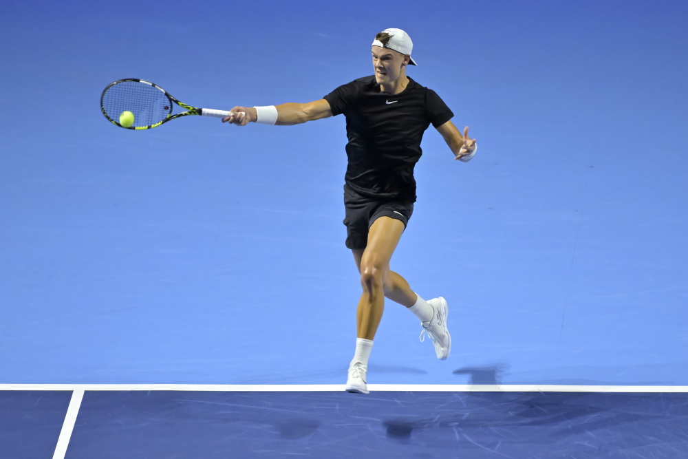 的竞争中脱 的竞争中脱